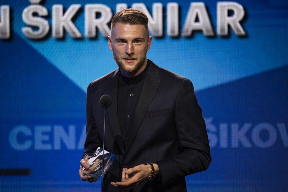 Ilustračný obrázok k článku Milan Škriniar obhájil honor Futbalista roka: Vyzdvihol však aj iných, VIDEO