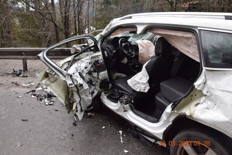 Ilustračný obrázok k článku Nové INFO o nehode pri Bystrici: Ako došlo k zrážke kamióna s autom? FOTO