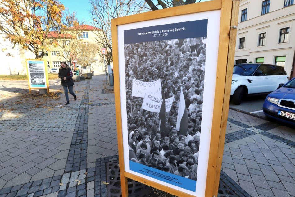 Ilustračný obrázok k článku Všimli ste si fotografie v centre Bystrice? Pripomínajú Nežnú revolúciu a osobnosť Pražskej jari