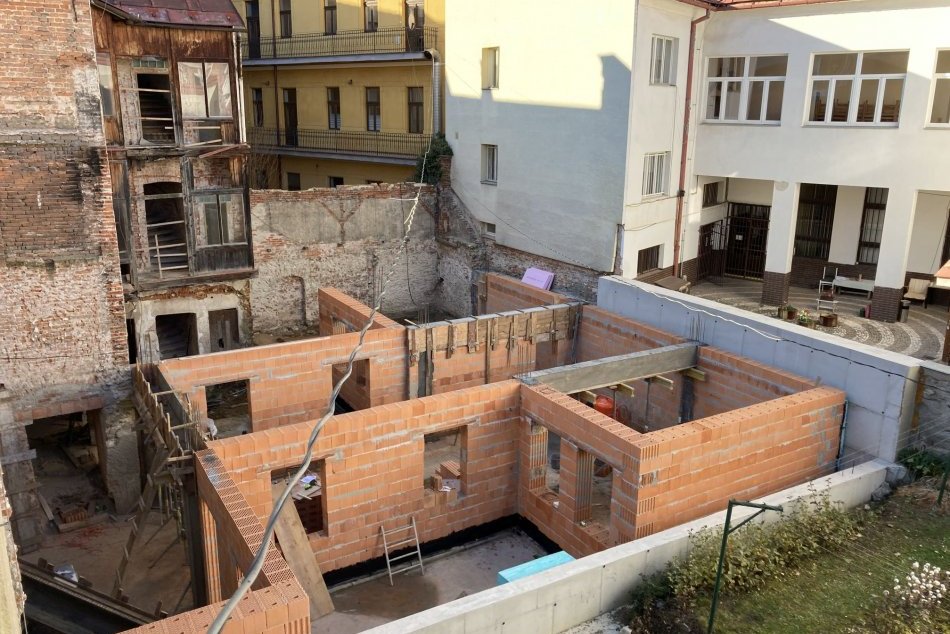 Ilustračný obrázok k článku Mesto reaguje na nelegálnu stavbu v centre Bystrice: Aké zverejnilo stanovisko? FOTO