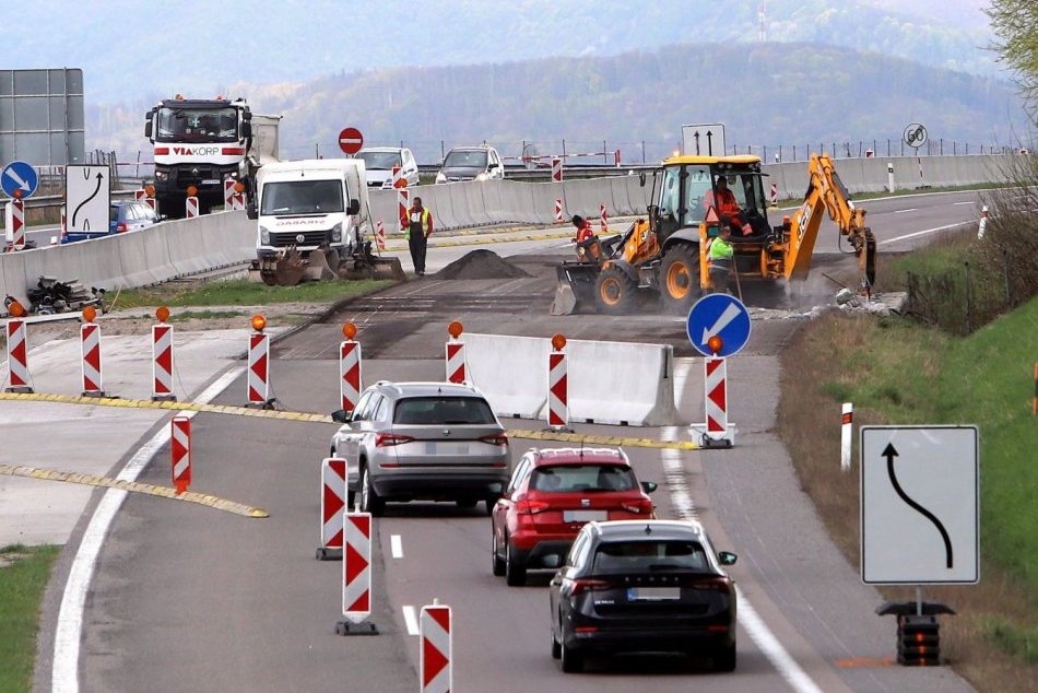 Ilustračný obrázok k článku Diaľničiari UPOZORŇUJÚ vodičov na obmedzenia: Opravy R1 by mali trvať týždeň