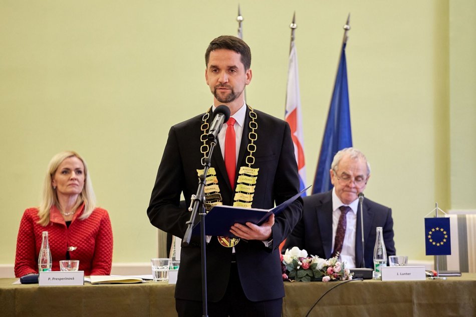 Ilustračný obrázok k článku Novozvolený župan Ondrej Lunter po zložení sľubu: Verím v budúcnosť nášho kraja, FOTO