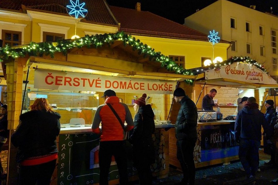 Ilustračný obrázok k článku Lučenčania, tešíte sa na vianočné trhy? Potrvajú o deň dlhšie!