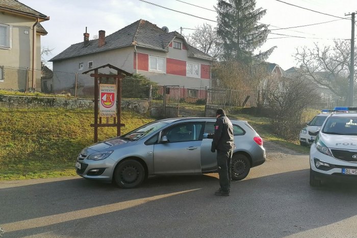 Ilustračný obrázok k článku Vodič v Tornali nezamkol auto a nechal naštartované: Medzitým doň niekto nasadol a odišiel