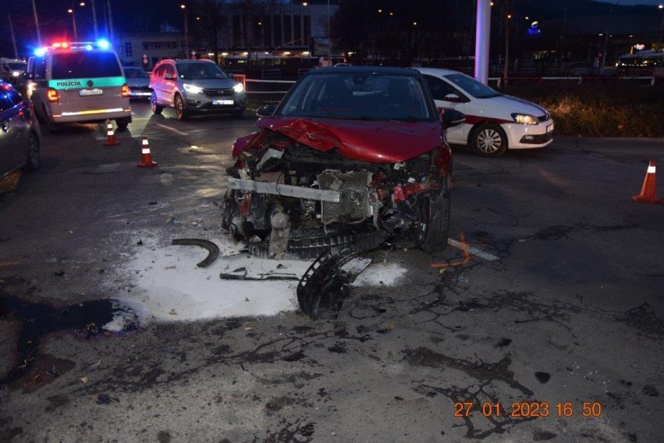 Ilustračný obrázok k článku Nové INFO o vážnej nehode v Bystrici: Vodič je vo väzbe, ako dopadli zrazení chodci? FOTO