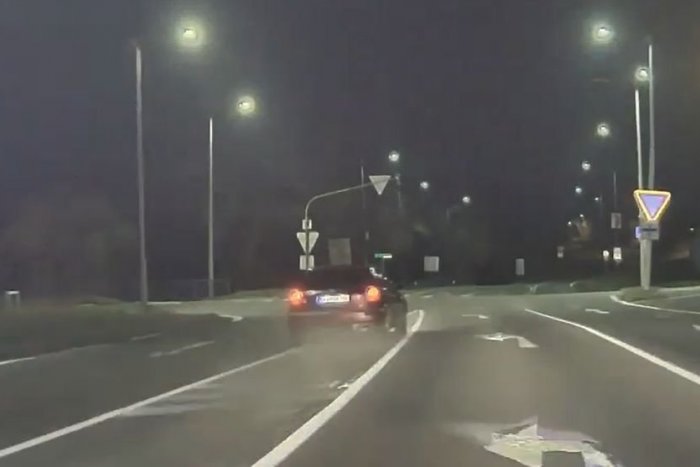 Ilustračný obrázok k článku Šialená NAHÁŇAČKA zachytená na VIDEU: Vodič pri úniku narazil do policajného auta