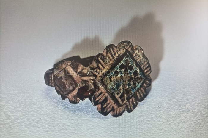 Ilustračný obrázok k článku ÚSPEŠNÁ archeosezóna na Pustom hrade: NAJKRAJŠÍM nálezom je stredoveký prsteň