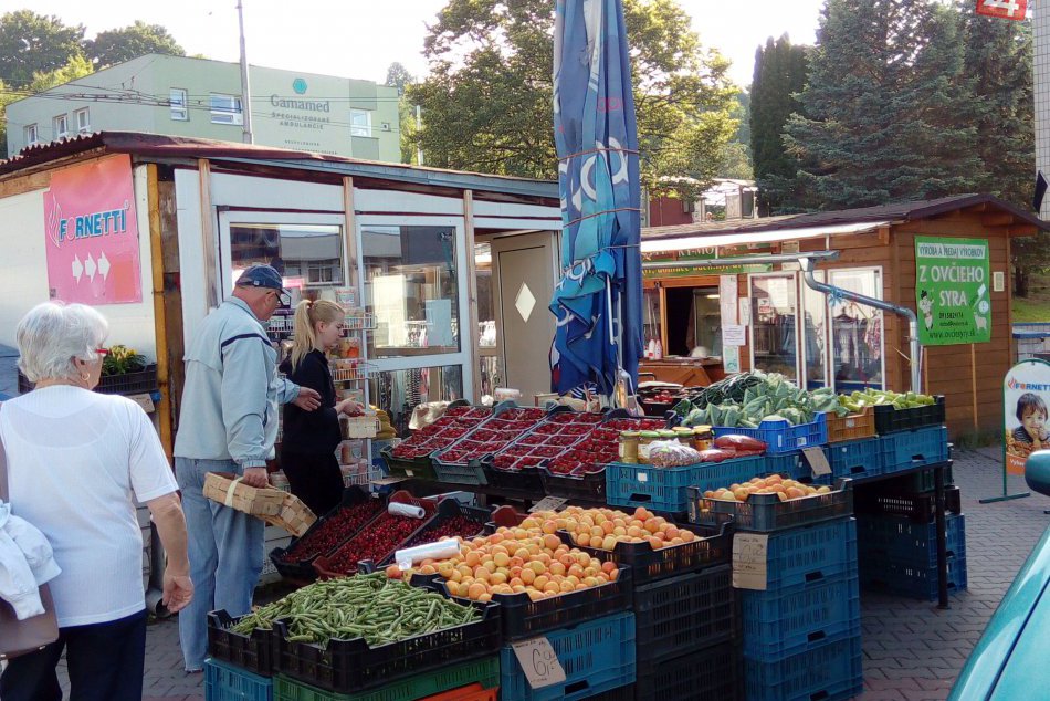FOTO: Tržnice v Bystrici predstavujú svoju sezónnu ponuku
