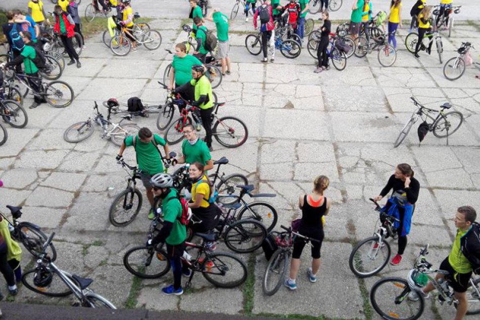 V OBRAZOCH: Bystrickí gymnazisti zažili veľkú cyklojazdu