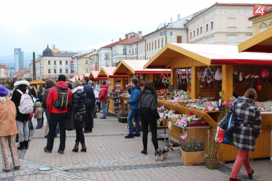V OBRAZOCH: Veľkonočné trhy v Bystrici lákajú domácich aj cezpoľných
