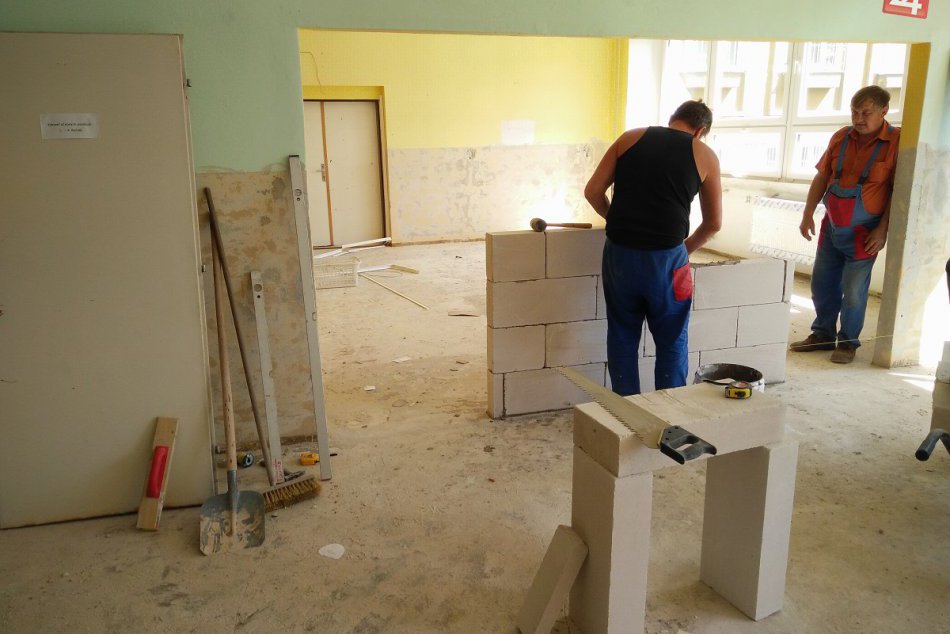 V OBRAZOCH: Stavebné práce na škôlkach v Radvani napredujú