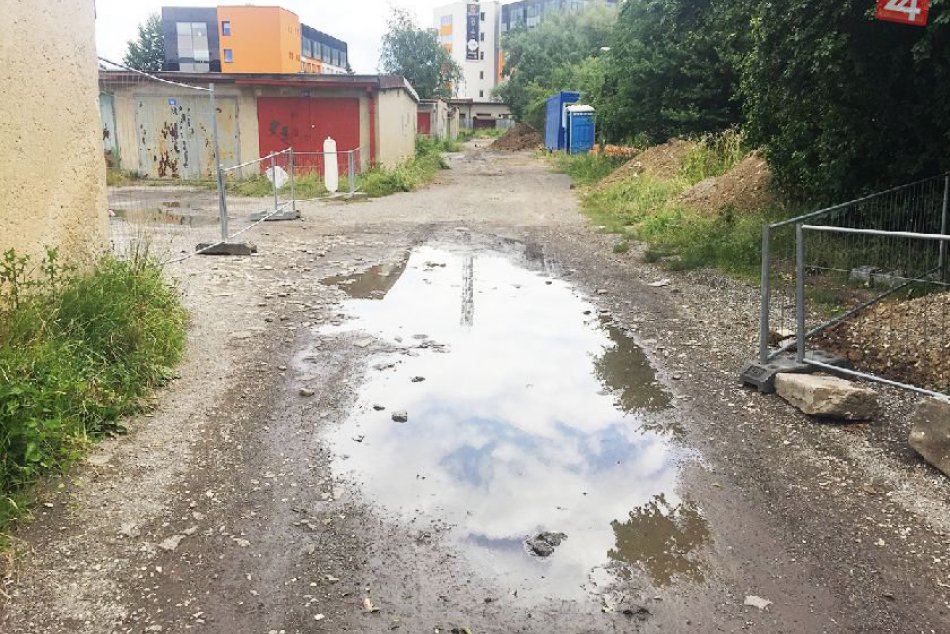 V OBRAZOCH: Začalo sa s výstavbou cesty a chodníka na Jegorovovej ulici