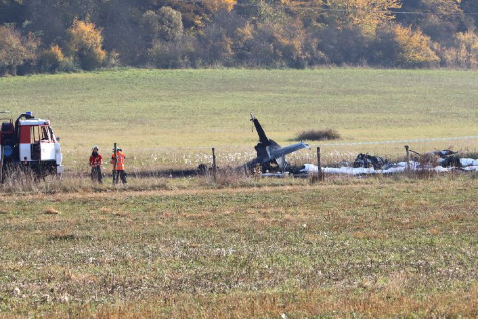 V OBRAZOCH: Havária cvičného vojenského lietadla L-39 Albatros