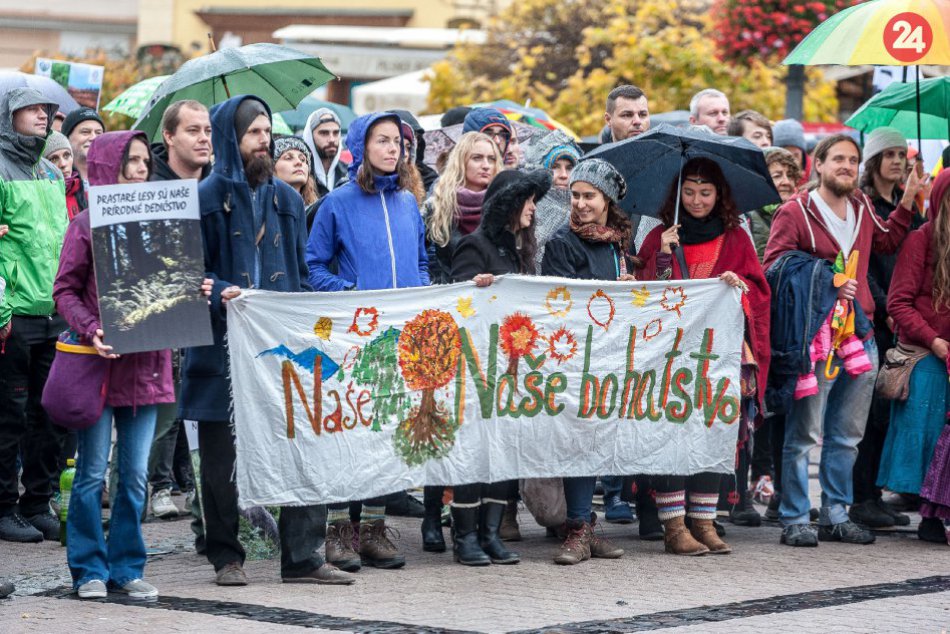 V OBRAZOCH: Prvý verejný protest za slovenské lesy pod názvom A dosť!