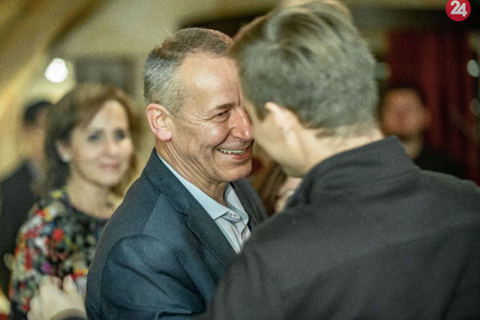 V OBRAZOCH: Ján Nosko víťazom volieb v Bystrici