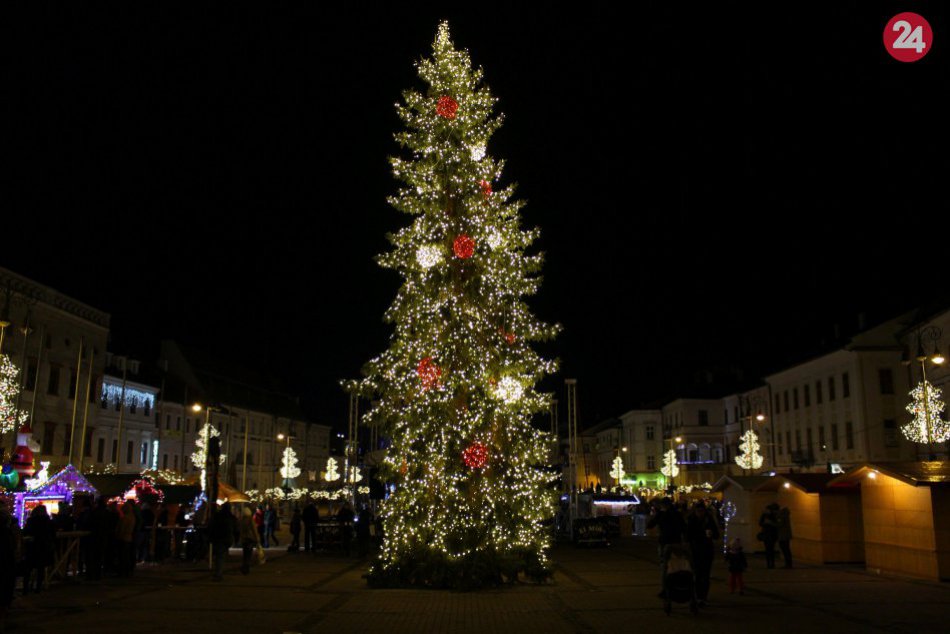 V OBRAZOCH: Vianočná výzdoba v Bystrici zachytená objektívom