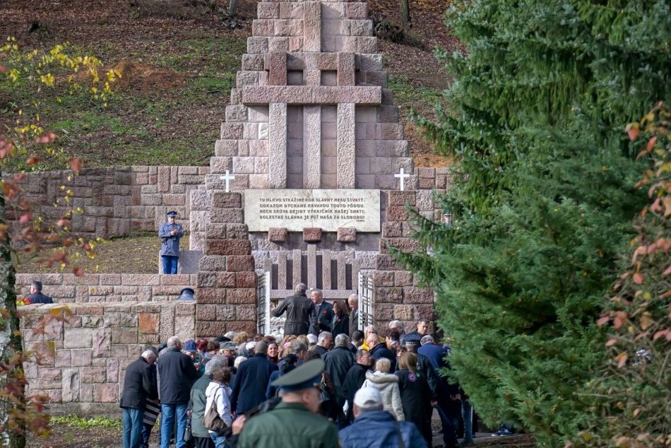 V OBRAZOCH: Deň vojnových veteránov v Kremničke a uloženie pamätných kameňov