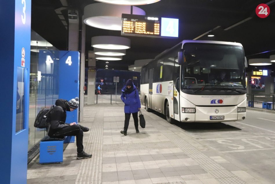 V OBRAZOCH: Spustenie premávky prímestských autobusových spojov v Bystrici