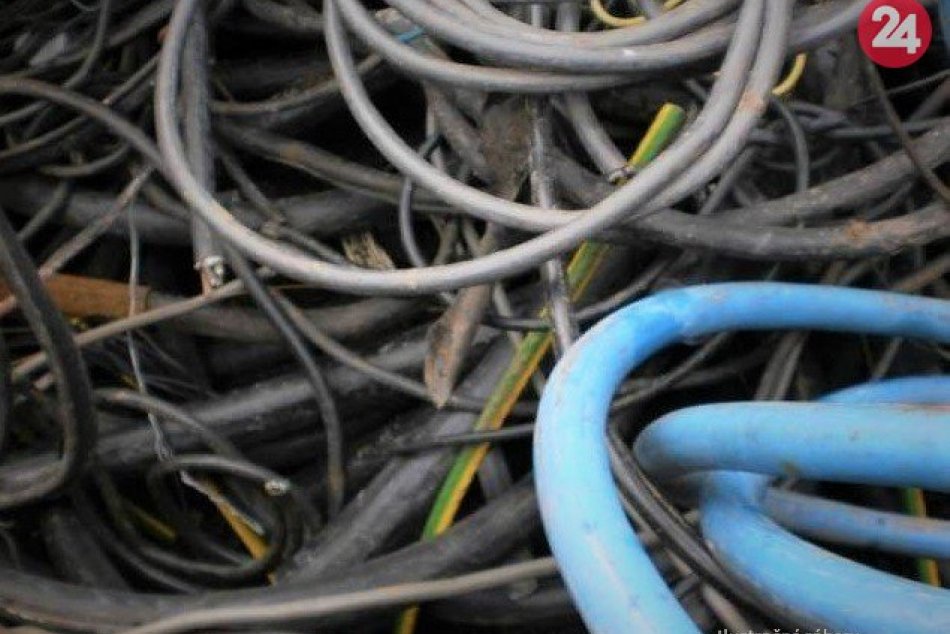 V OBRAZOCH: Krádež elektrických káblov sa nevypláca
