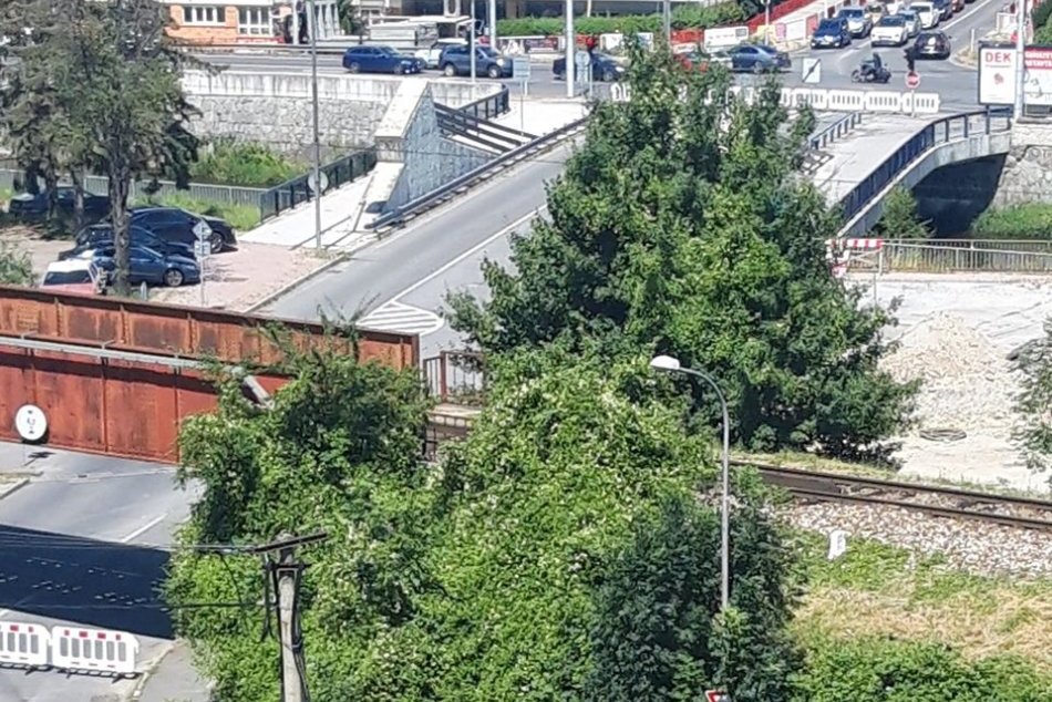 V OBRAZOCH: Most cez Hron v Bystrici uzavreli