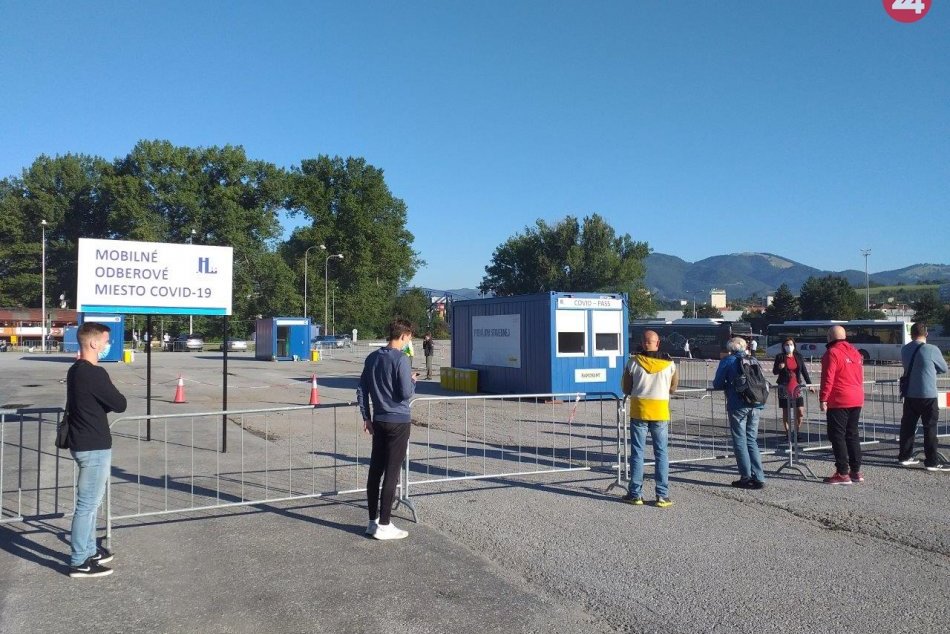V OBRAZOCH: V Bystrici otvorili veľkokapacitné mobilné odberové miesto