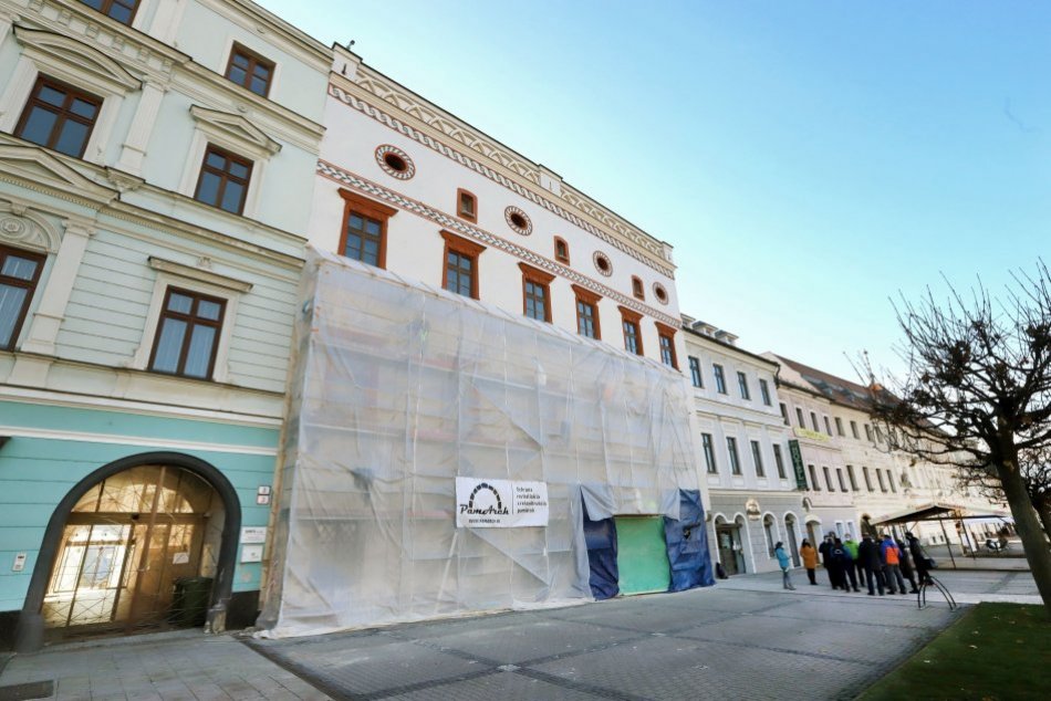 V OBRAZOCH: Prehliadka prác na obnove fasády a suterénu Thurzovho domu