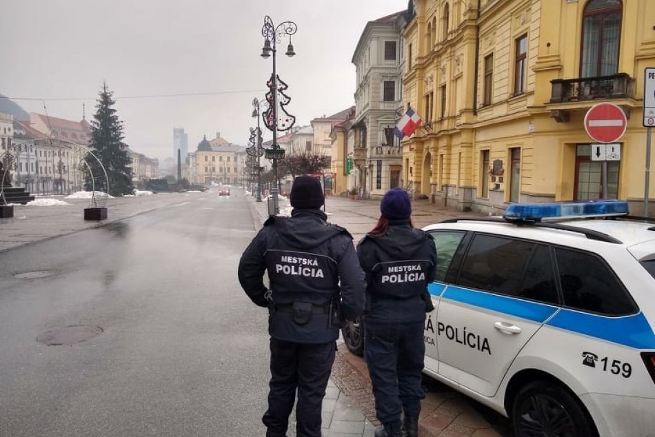 V OBRAZOCH: Víkendové testovanie v Bystrici pod dohľadom mestskej polície
