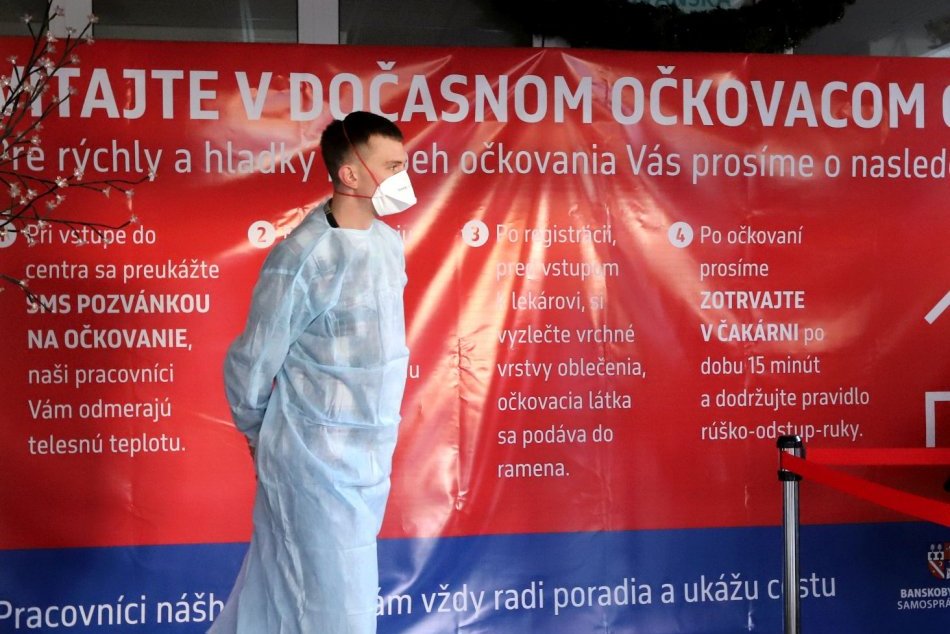 V OBRAZOCH: V Banskej Bystrici pokračuje očkovanie učiteľov
