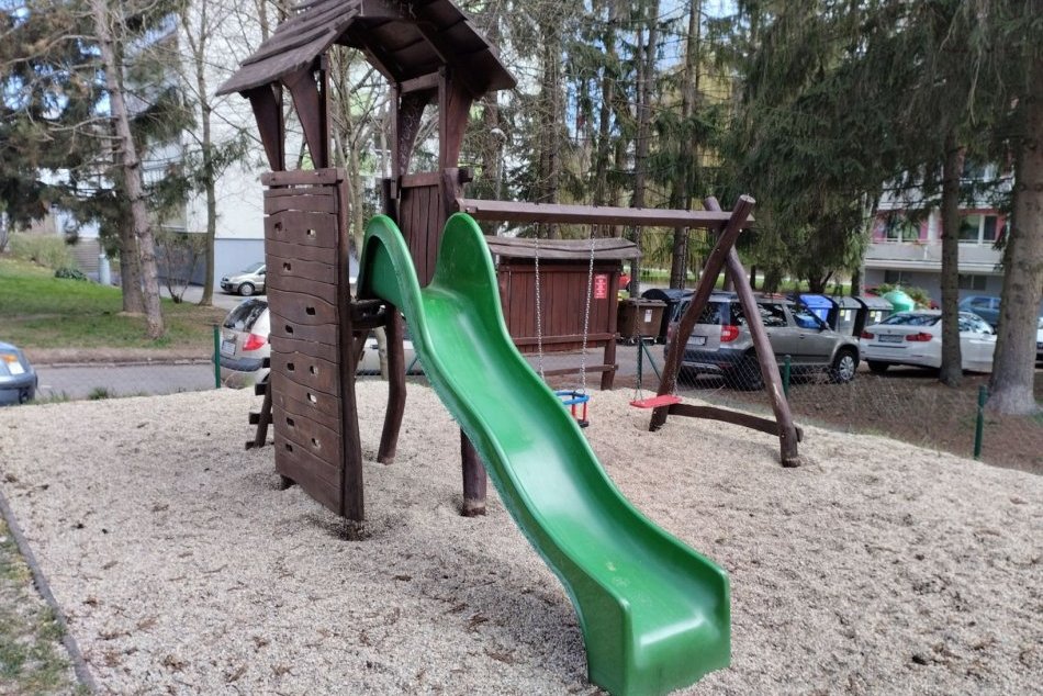 V OBRAZOCH: Jarná kontrola detských ihrísk v Bystrici